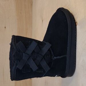 Koolaburra By UGG Kids Victoria Short Boot In Black Suede